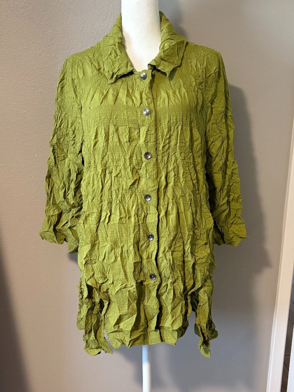 Chalet Et Ceci Kehlani Lime Green Crinkle Top S 3/4 sleeve Excellent